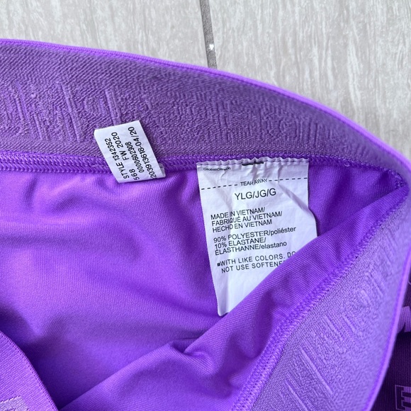 Under Armour Crops - Picture 2 of 2